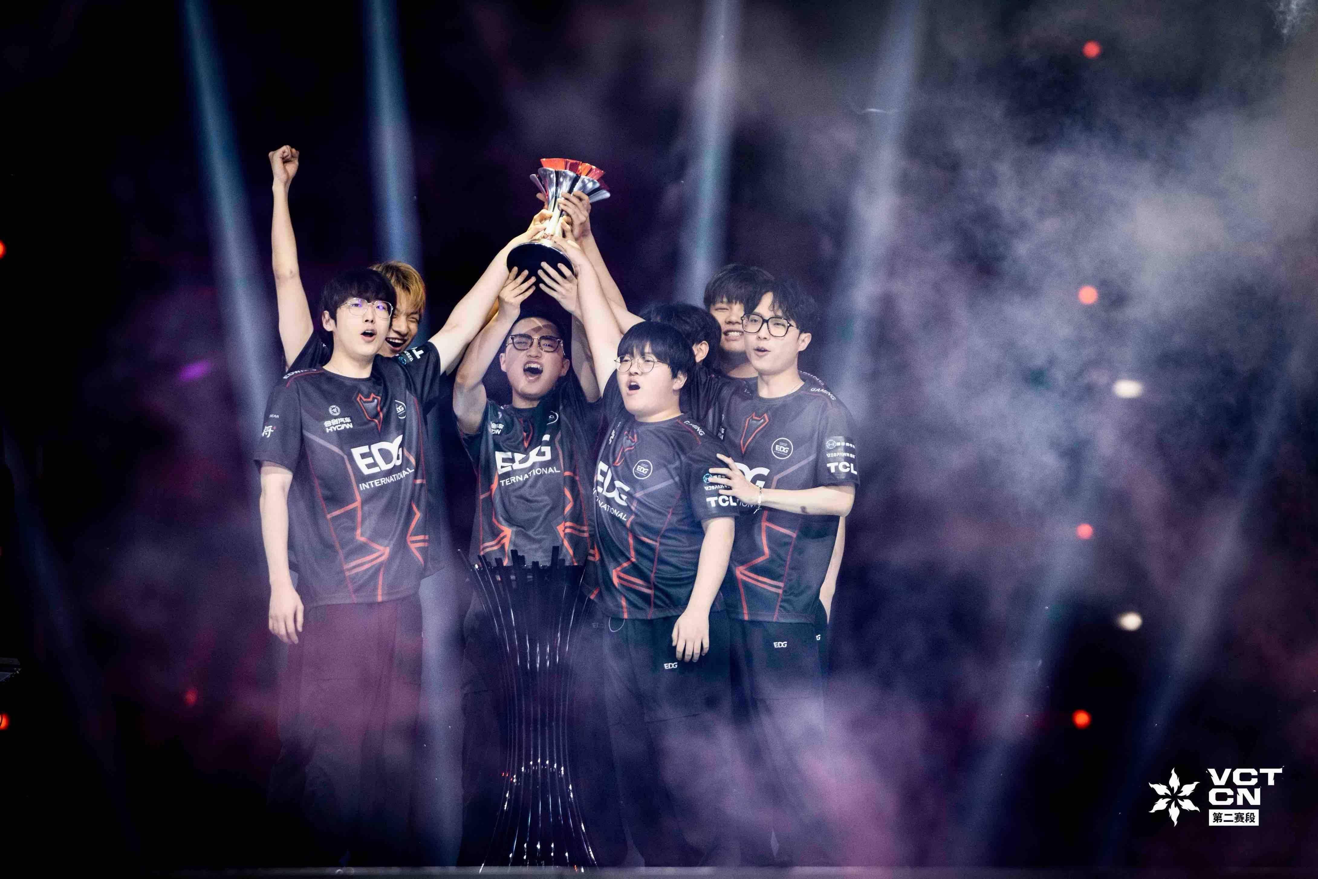 FPX完胜TeamWE,Uzi制霸全场 FPX完胜TeamWE,Uzi制霸全场