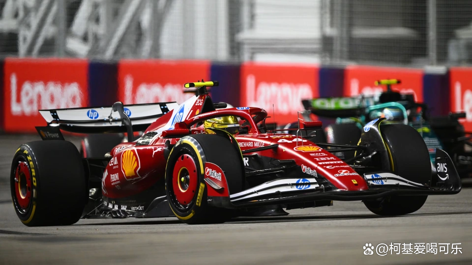 雷诺车队绝杀红牛车队，塞恩斯统治全场